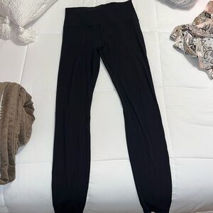 Lululemon high rise 28” align leggings, size 6!! Color : black